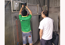 西森工程師現場解決數字顯示儀表報警功能異常問題