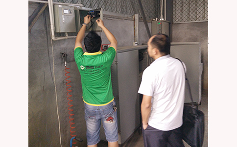 西森工程師在現場 西森工程師在現場