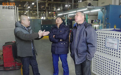 西森技術(shù)服務(wù)工程師與現(xiàn)場(chǎng)技術(shù)人員技術(shù)探討